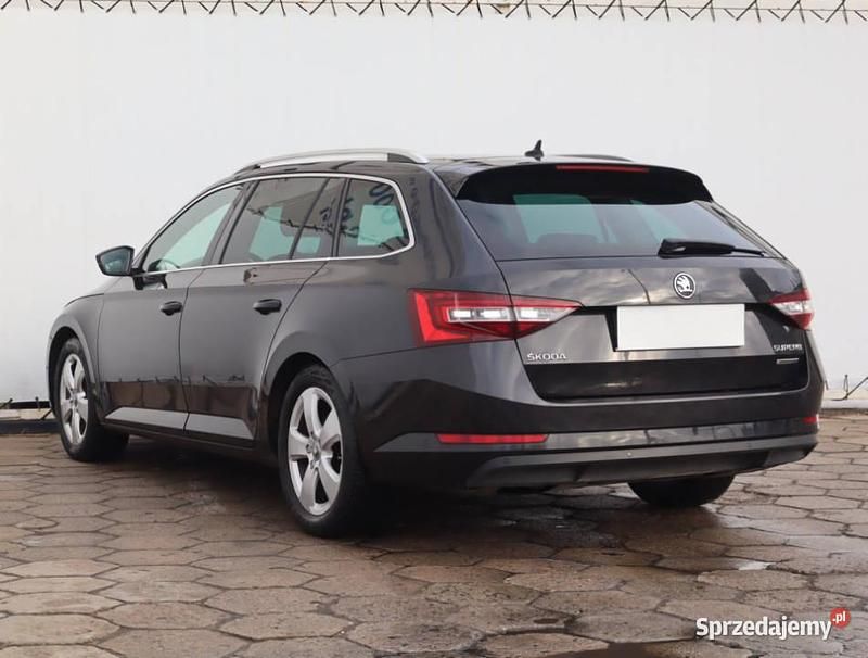 Używany Skoda Superb 120 KM (88 kW) 2017 Czarny Kombi