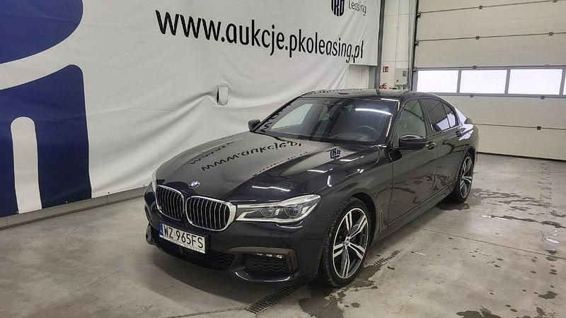 Czarny (metalik) Używany 2017 BMW 320 Sedan/Limuzyna | 120 000 zł (Super Cena) - Obraz 1/4