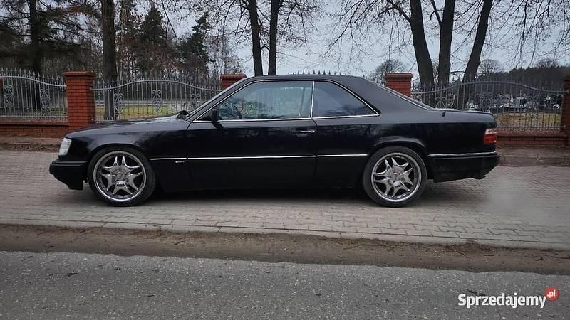 Czarny Używany 1994 Mercedes E320 Coupe | 26 900 zł - Obraz 1/4