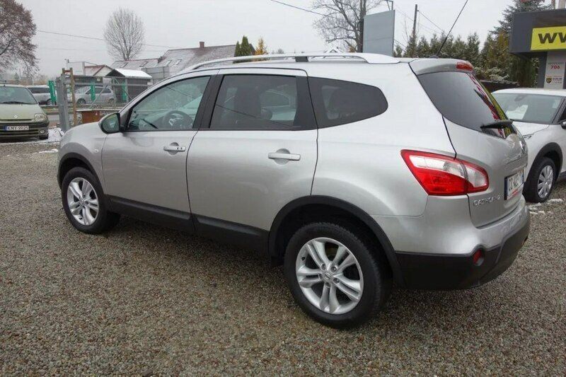 Używany Nissan Qashqai +2 130 KM (95 kW) 2012 Srebrny (metalik) SUV