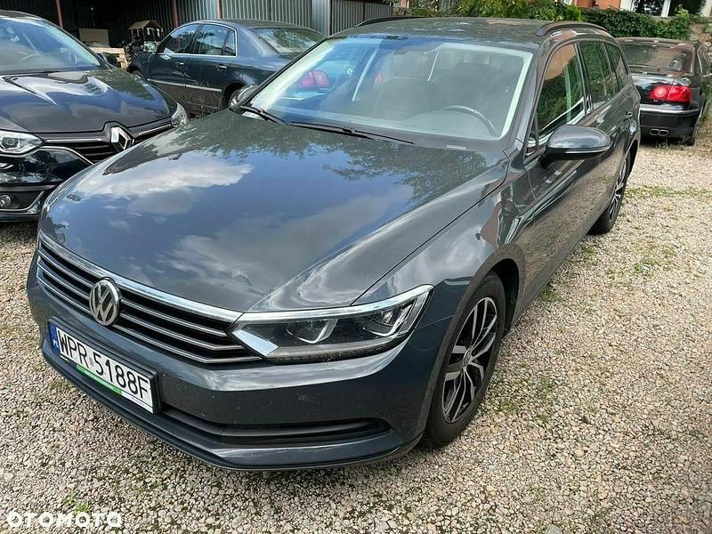 Szary Używany 2018 VW Passat Trendline Kombi | 58 900 zł (Dość drogi) - Obraz 1/4