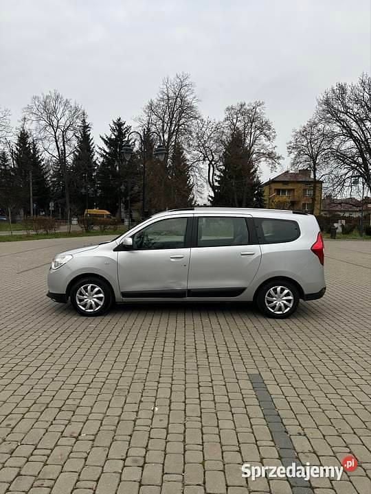 Srebrny Używany 2016 Dacia Lodgy Minivan | 19 800 zł (Dobra cena) - Obraz 1/4