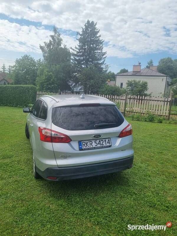 Używany Ford Focus 2014 Srebrny Kombi