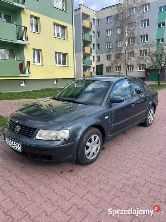 Granatowy Używany 1997 VW Passat Sedan/Limuzyna | 3400 zł (Uczciwa cena) - Obraz 1/4