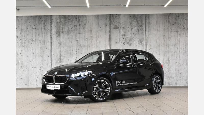 Czarny szafir metalizowany Używany 2024 BMW 118 Shadowline Hatchback | 145 800 zł (Drogi) - Obraz 1/3