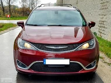 Bordowy Używany 2017 Chrysler Pacifica SUV | 82 900 zł (Dość drogi) - Obraz 1/4
