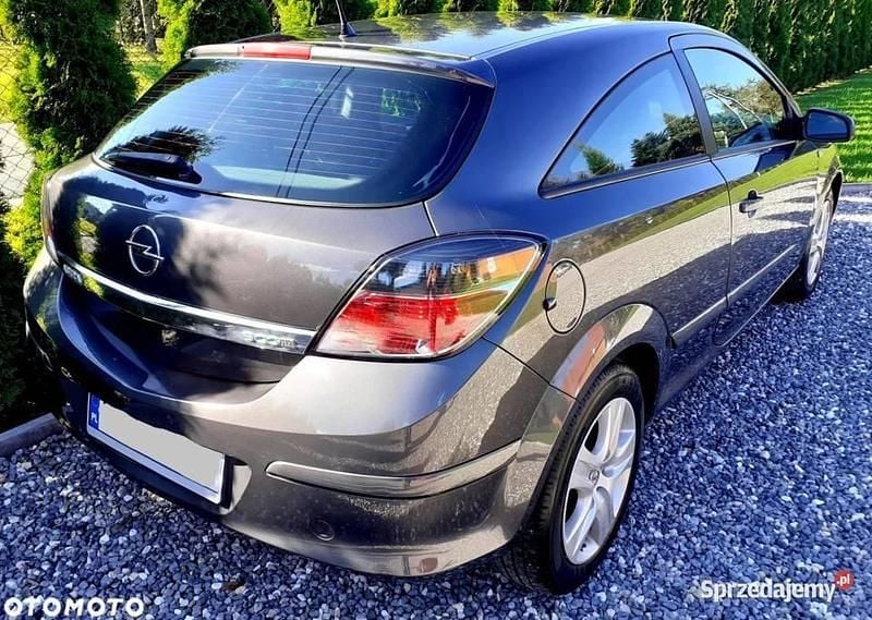 Szary Używany 2009 Opel Astra GTC Hatchback | 9200 zł (Dobra cena) - Obraz 1/4
