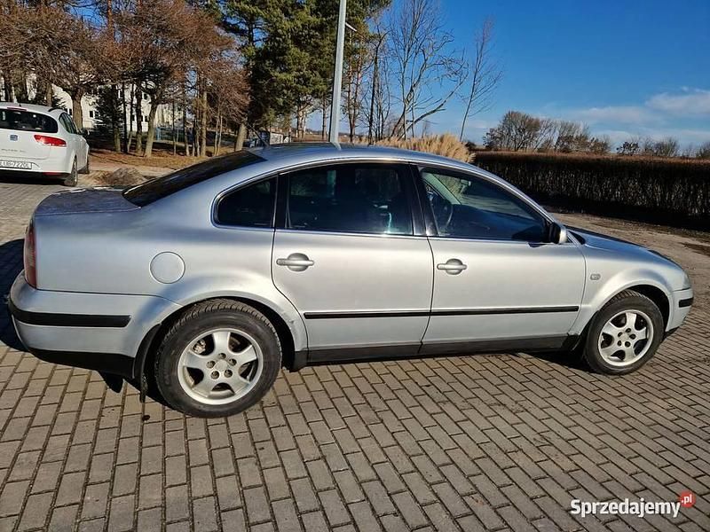 Używany VW Passat 2002 Srebrny Sedan/Limuzyna