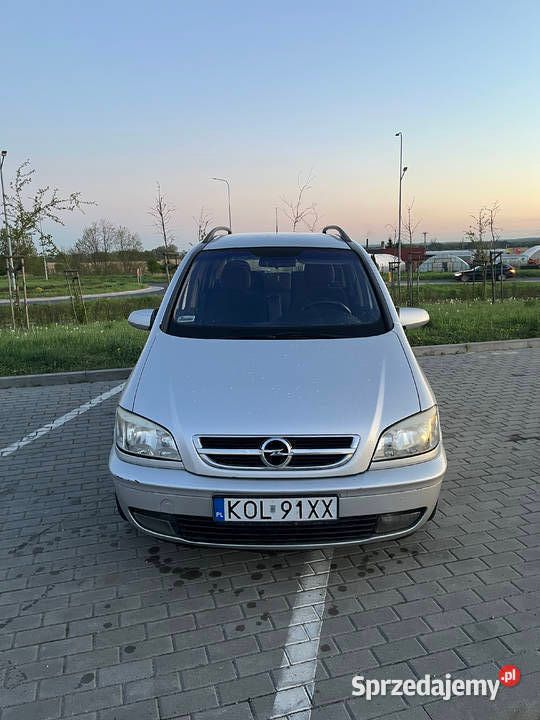 Srebrny Używany 2005 Opel Zafira Elegance Minivan | 3400 zł (Dobra cena) - Obraz 1/4
