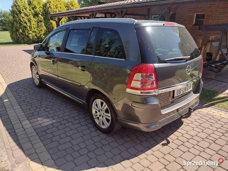 Używany Opel Zafira Cosmo 2010 Grafitowy Minivan
