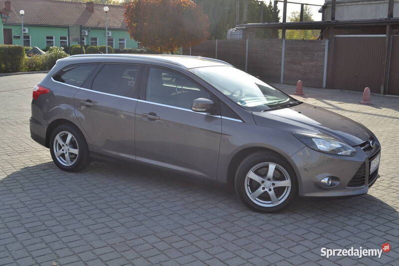 Używany Ford Focus Titanium 2011 Szary Kombi