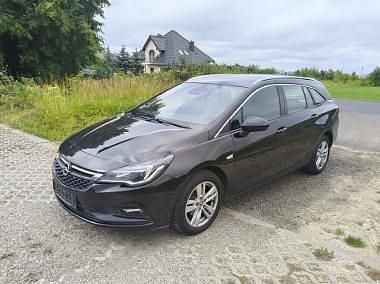 Czarny Używany 2019 Opel Astra Kombi | 60 000 zł (Drogi) - Obraz 1/4