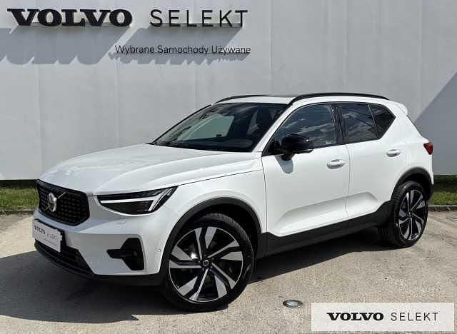 Biały Używany 2025 Volvo XC40 SUV | 179 900 zł (Dość drogi) - Obraz 1/3