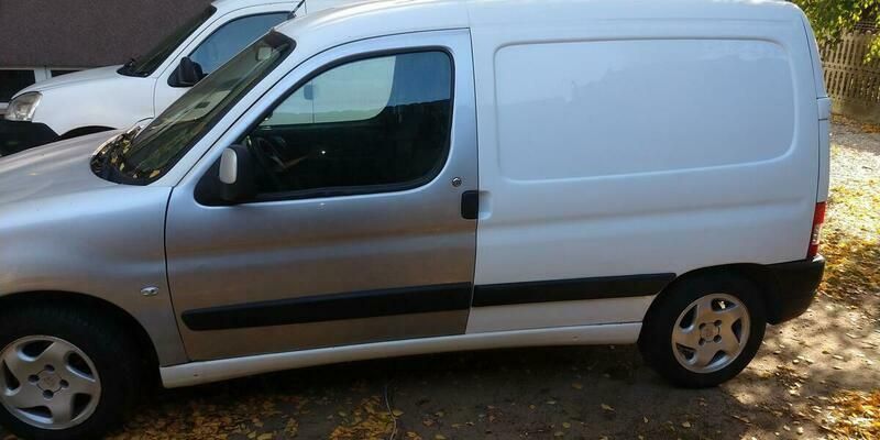 Biały Używany 2008 Peugeot Partner Minivan | 7500 zł - Obraz 1/4