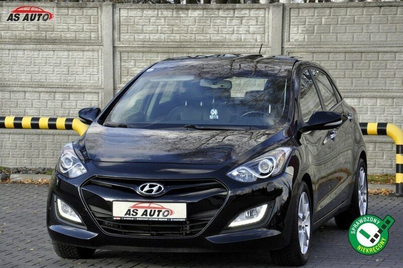 Używany Hyundai i30 Premium 128 KM (94 kW) 2012 Czarny (metalik, perła) Hatchback
