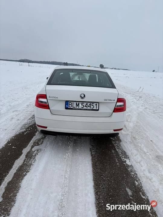 Używany Skoda Octavia 105 KM (77 kW) 2010 Biały Sedan/Limuzyna