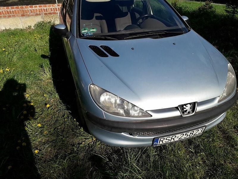 Srebrny Używany 2003 Peugeot 206 Kombi | 2490 zł (Uczciwa cena) - Obraz 1/4