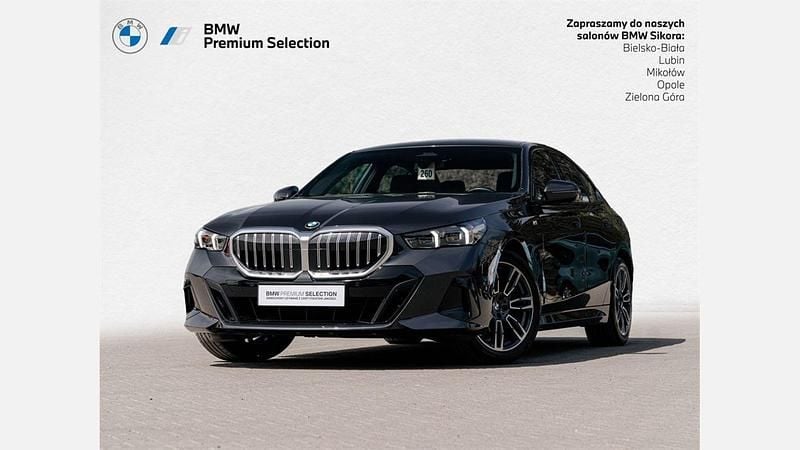 Szary sophisto z brylantowym połyskiem metalizowany Używany 2024 BMW 520 Shadowline Sedan/Limuzyna | 214 900 zł - Obraz 1/3
