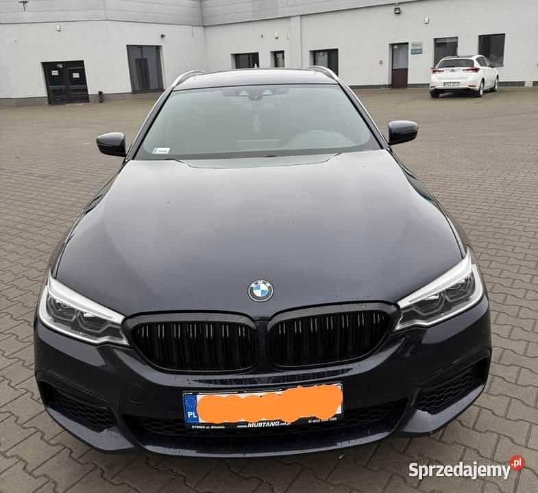 Granatowy Używany 2017 BMW 520 Kombi | 83 000 zł (Drogi) - Obraz 1/4