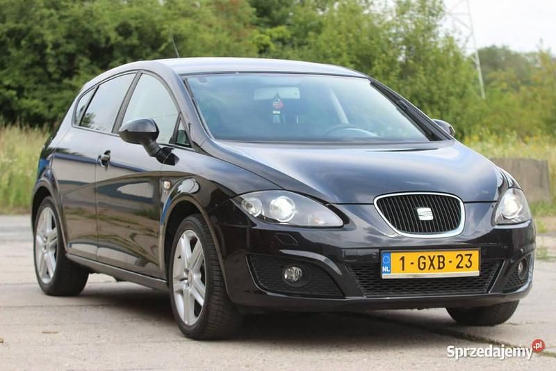 Czarny Używany 2010 Seat Leon Hatchback | 19 399 zł - Obraz 1/4