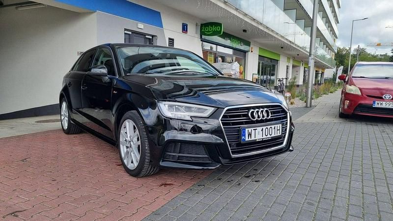 Czarny (metalik) Używany 2020 Audi A3 Hatchback | 82 900 zł (Uczciwa cena) - Obraz 1/4