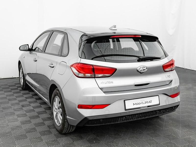 Używany Hyundai i30 Classic 110 KM (80 kW) 2022 Srebrny Hatchback