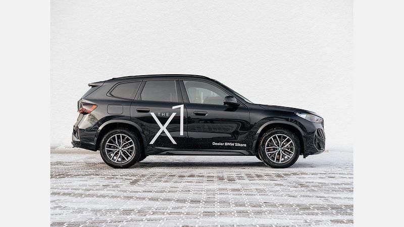 Używany BMW X1 Luxury Line 156 KM (114 kW) 2025 Czarny szafir metalizowany SUV