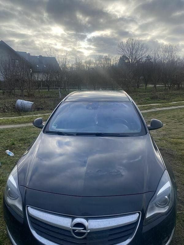 Czarny Używany 2015 Opel Insignia Kombi | 40 000 zł (Drogi) - Obraz 1/4