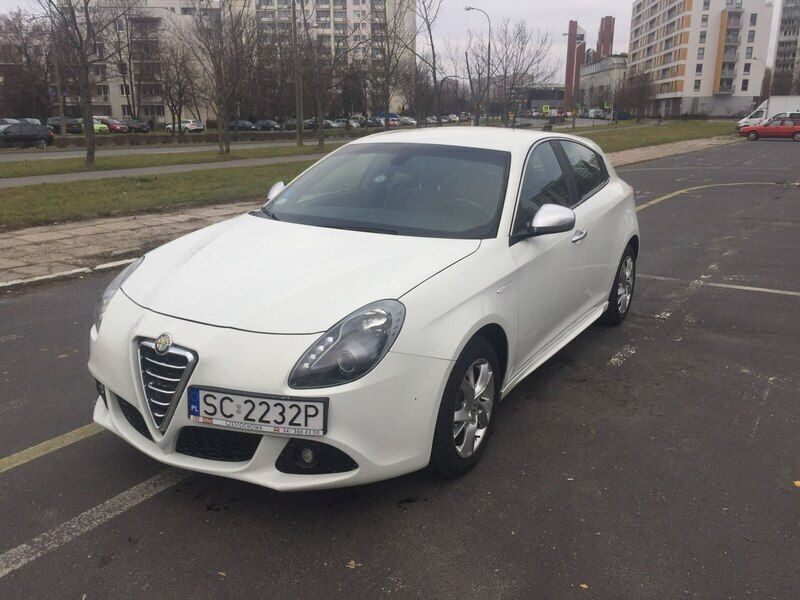 Biały Używany 2010 Alfa Romeo Giulietta Hatchback | 26 500 zł (Dość drogi) - Obraz 1/4