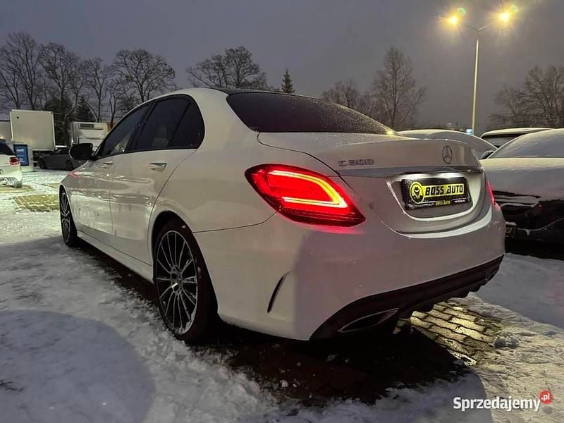 Używany Mercedes C300 2019 Biały Sedan/Limuzyna