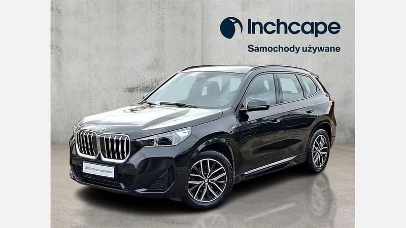Czarny szafir metalizowany Używany 2023 BMW X1 Luxury Line SUV | 159 900 zł (Dobra cena) - Obraz 1/3