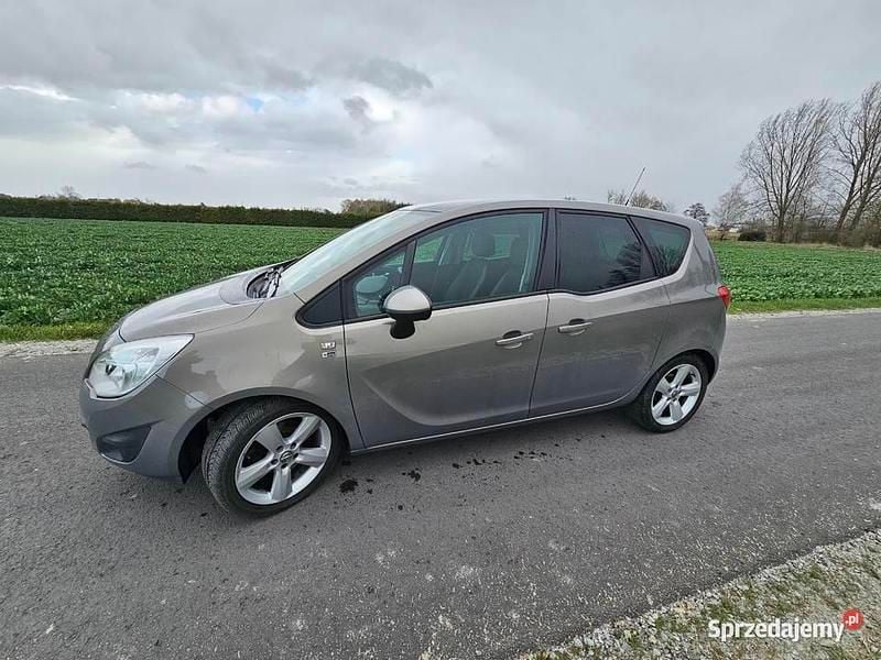 Szary Używany 2012 Opel Meriva Minivan | 17 300 zł (Dobra cena) - Obraz 1/4
