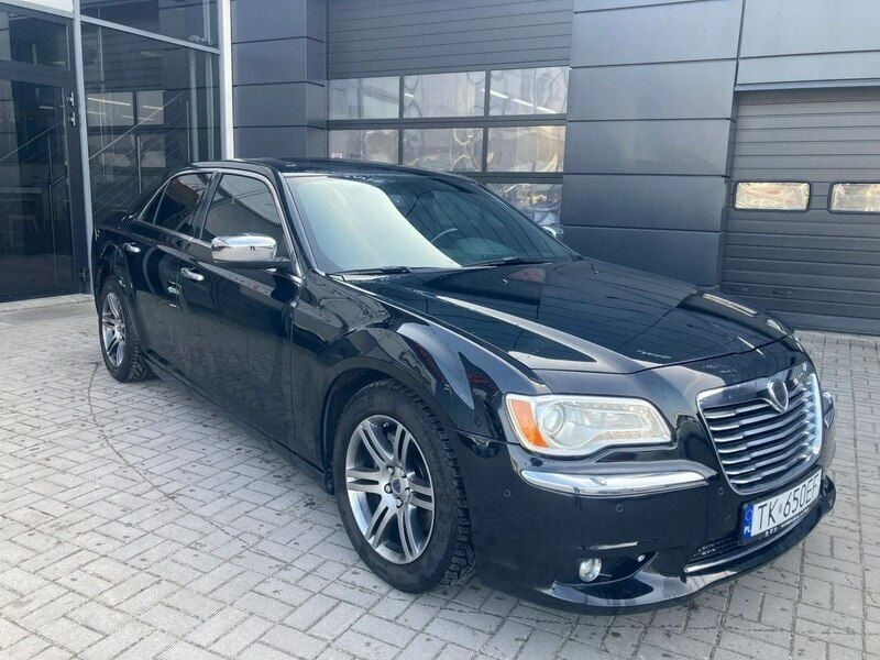 Używany Lancia Thema 190 KM (139 kW) 2013 Czarny Sedan/Limuzyna