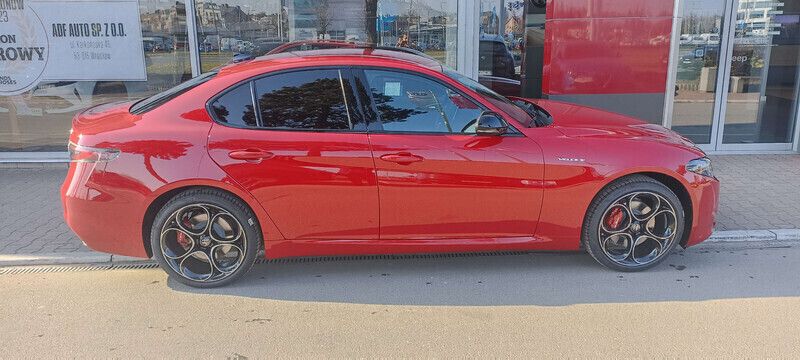 Lakier pastelowy czerwony alfa red Nowe 2025 Alfa Romeo Giulia Veloce Sedan/Limuzyna | 225 180 zł - Obraz 1/4