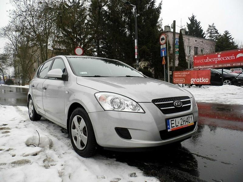 Używany Kia Ceed 109 KM (80 kW) 2009 Srebrny Hatchback