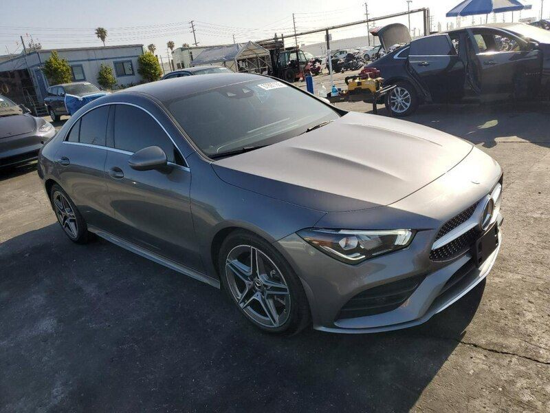 Czarny Używany 2020 Mercedes CLA250 Sedan/Limuzyna | 74 140 zł - Obraz 1/3