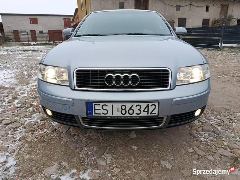 Używany Audi A4 2002 Srebrny Sedan/Limuzyna