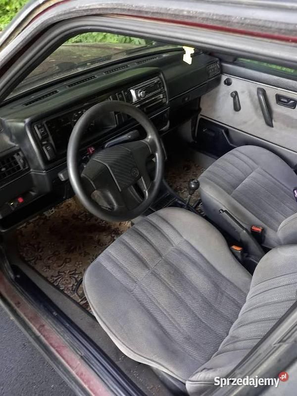 Bordowy Używany 1991 VW Jetta Sedan/Limuzyna | 5300 zł - Obraz 1/4