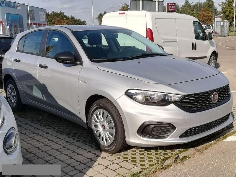 Srebrny (metalik) Używany 2018 Fiat Tipo Hatchback | 43 089 zł (Dobra cena) - Obraz 1/1