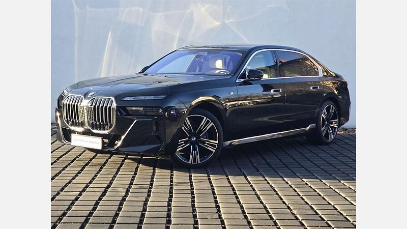 Czarny szafir metalizowany Używany 2022 BMW 740L Comfort Edition Sedan/Limuzyna | 399 000 zł - Obraz 1/3