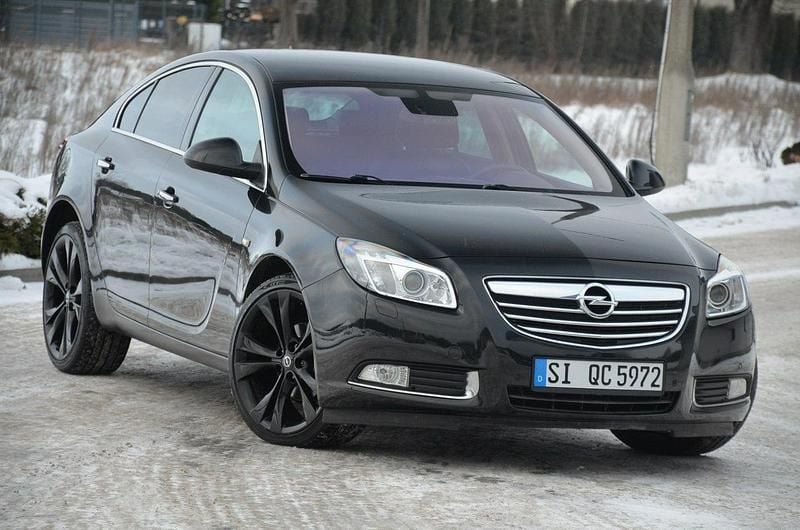 Używany Opel Insignia Cosmo 160 KM (117 kW) 2011 Czarny (metalik) Sedan/Limuzyna