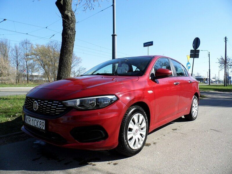Czerwony Używany 2018 Fiat Tipo Sedan/Limuzyna | 33 900 zł (Uczciwa cena) - Obraz 1/4