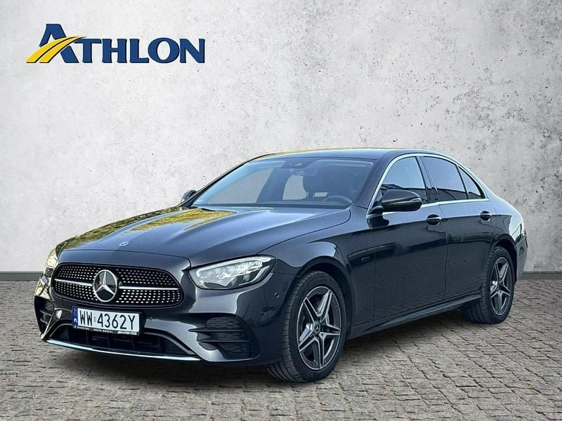 Szary (metalik) Używany 2021 Mercedes E300 Sedan/Limuzyna | 152 400 zł - Obraz 1/4