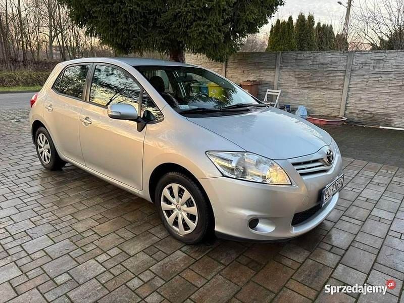 Srebrny Używany 2013 Toyota Auris Hatchback | 22 777 zł (Dobra cena) - Obraz 1/4