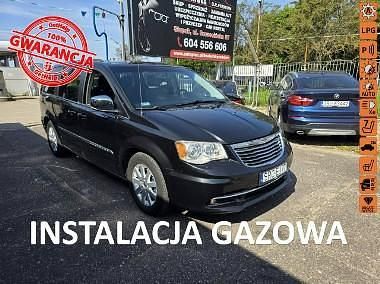 Czarny Używany 2014 Chrysler Town & Country Minivan | 45 000 zł - Obraz 1/4