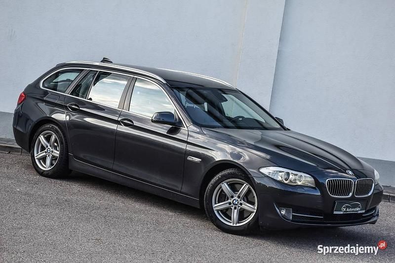 Czarny Używany 2012 BMW 525 Luxury Line Kombi | 49 899 zł (Dość drogi) - Obraz 1/4