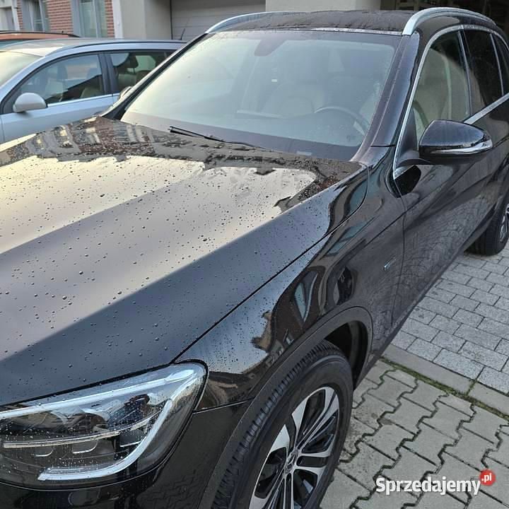 Czarny Używany 2021 Mercedes GLC300e SUV | 220 000 zł - Obraz 1/4