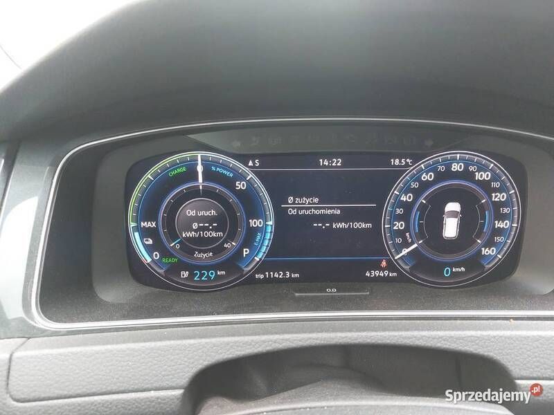 Używany VW e-Golf 100 kW (136 KM) 2019 Srebrny Hatchback