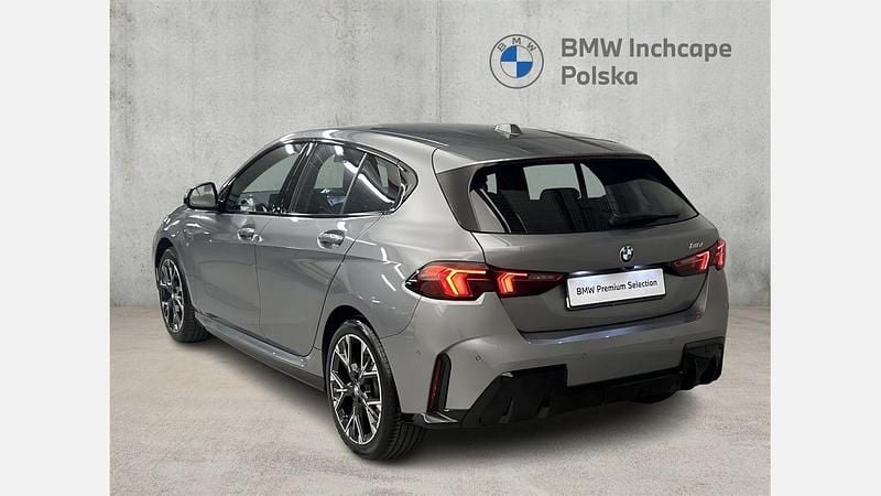 Używany BMW 118 Shadowline 150 KM (110 kW) 2025 Szary skyscraper metalizowany Hatchback