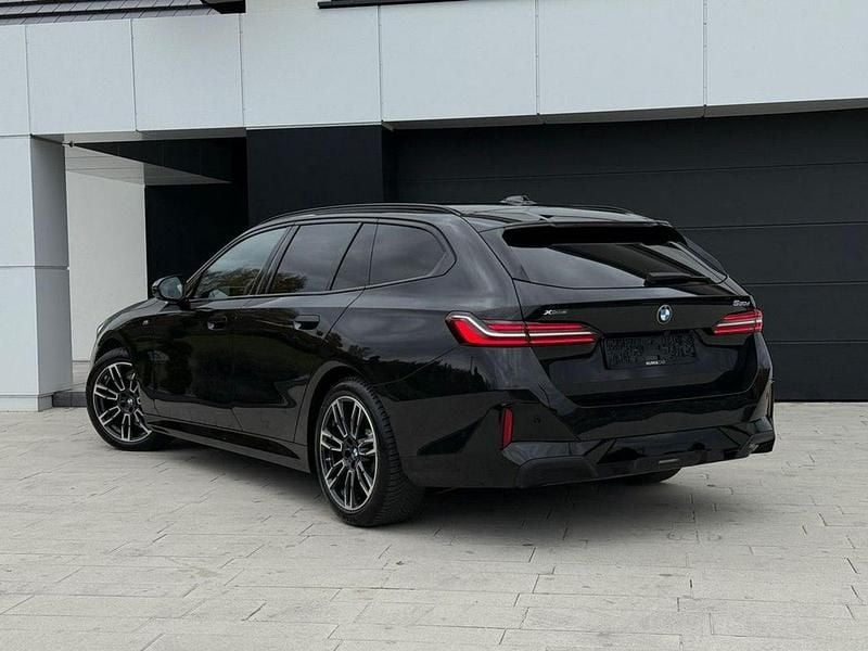 Czarny (metalik) Używany 2024 BMW M550 Sedan/Limuzyna | 201 463 zł - Obraz 1/4